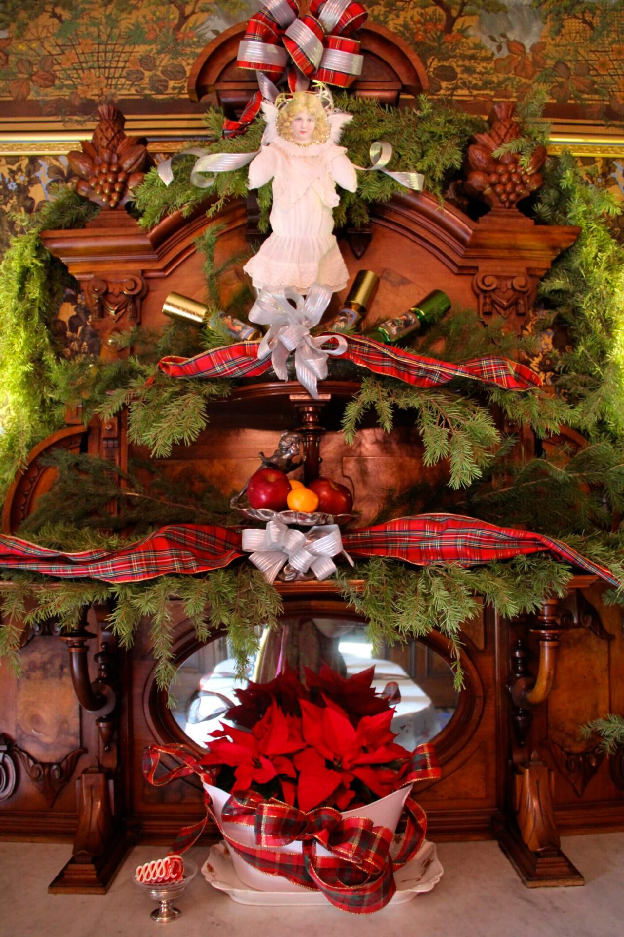Christmas-at-Hamill-Mantle-scaled (1)